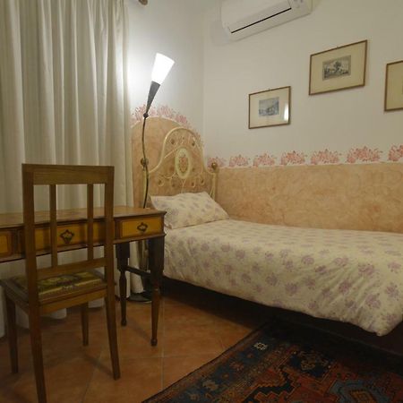 Bed and Breakfast Borgo Della Rocca à Montemurlo Extérieur photo